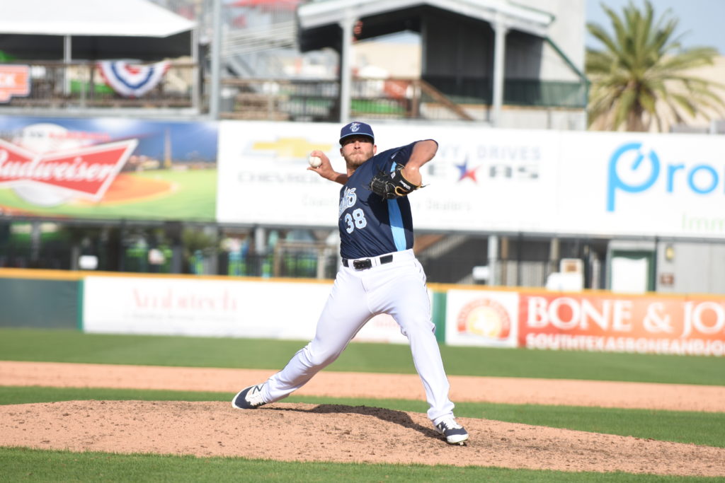 Corpus Christi Hooks - The Queen in Between