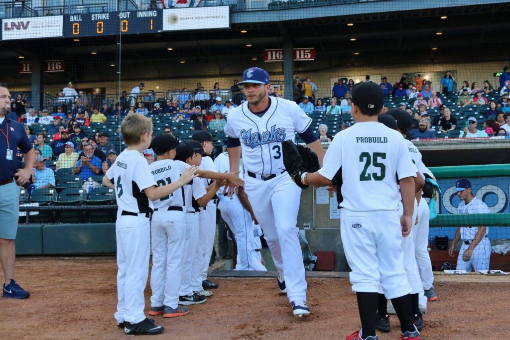 Corpus Christi Hooks - The Queen in Between