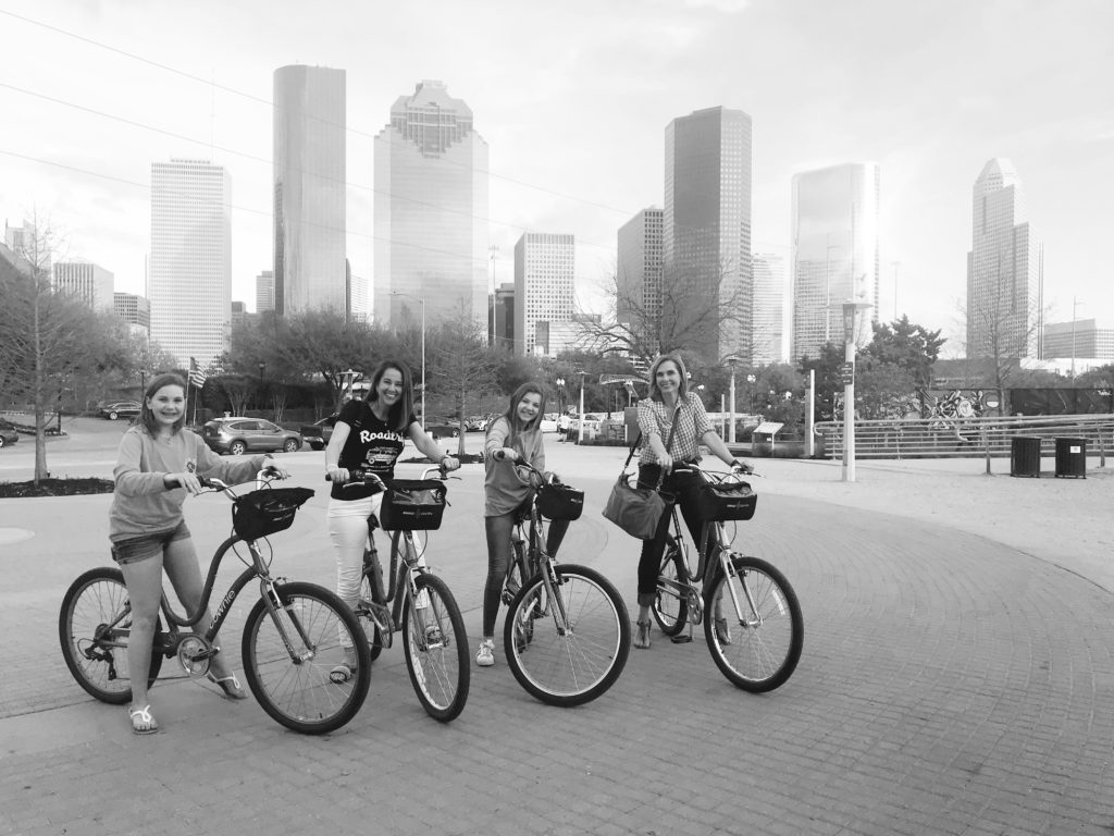 Besties Road Trip- Houston in Color #houston #travel #texas