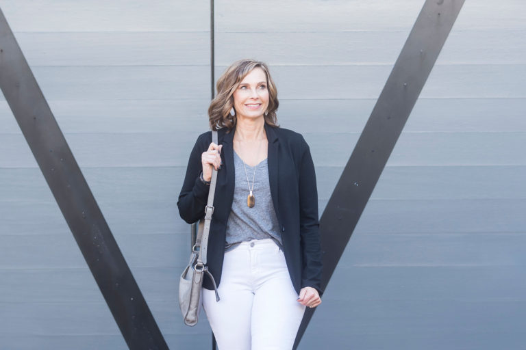 Black Blazer and White jeans #blazer #whitedenim #mystyle #getthelook