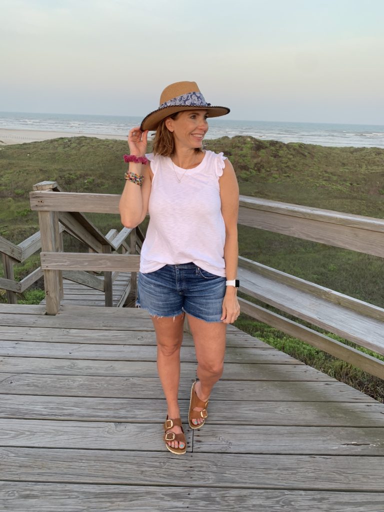 Basic Beach Look - White Ruffle Tank #gibsonlook #whitetank #summerstyle