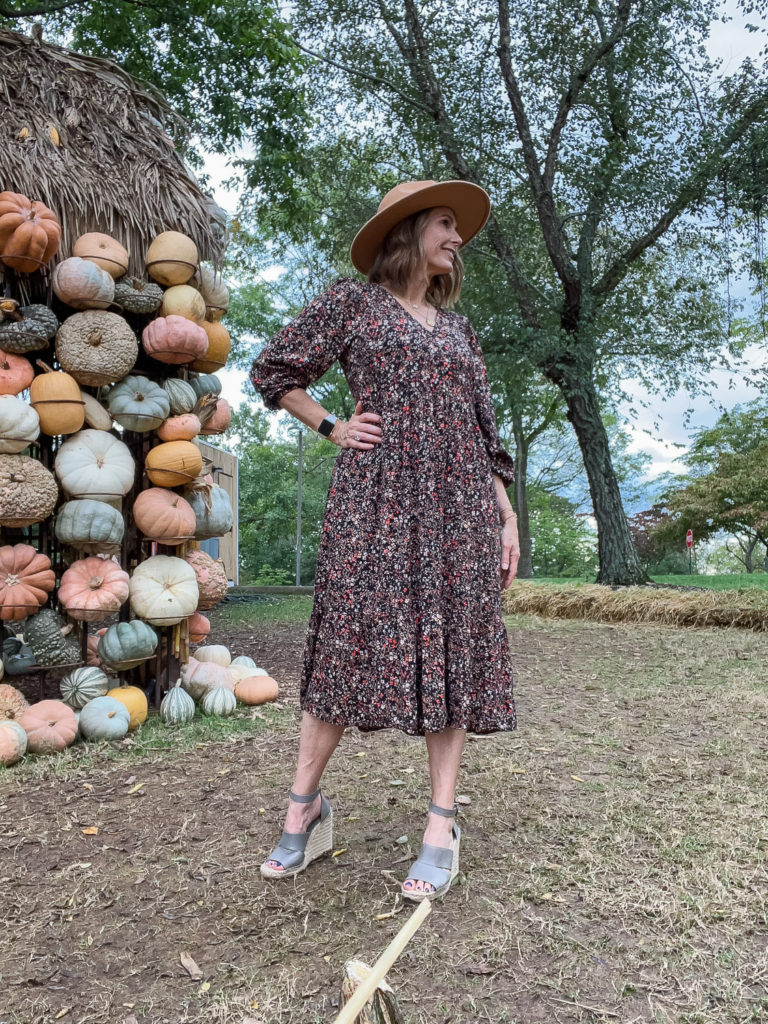 Floral Dress #fallfashion #oldnavystyle #cheekwoodbontanical #nashville